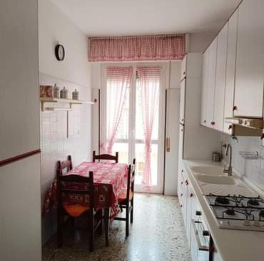 Appartamento Loano Climatizzato Mt 650 Dal Mare Luaran gambar