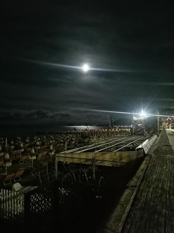 Appartamento Loano Climatizzato Mt 650 Dal Mare Luaran gambar